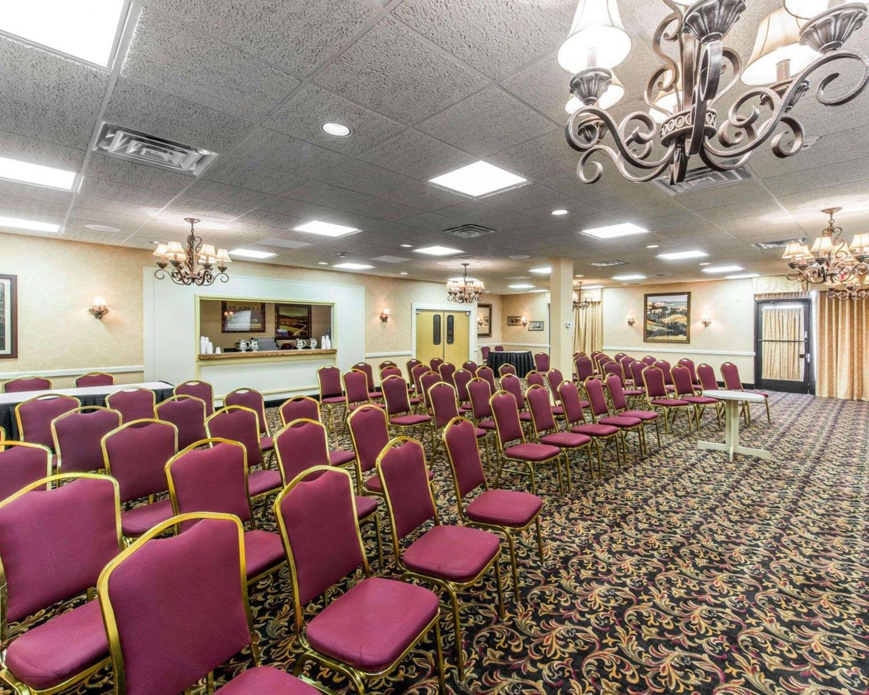 Quality Inn & Suites Conference Center Across From Casino Erie Exterior photo