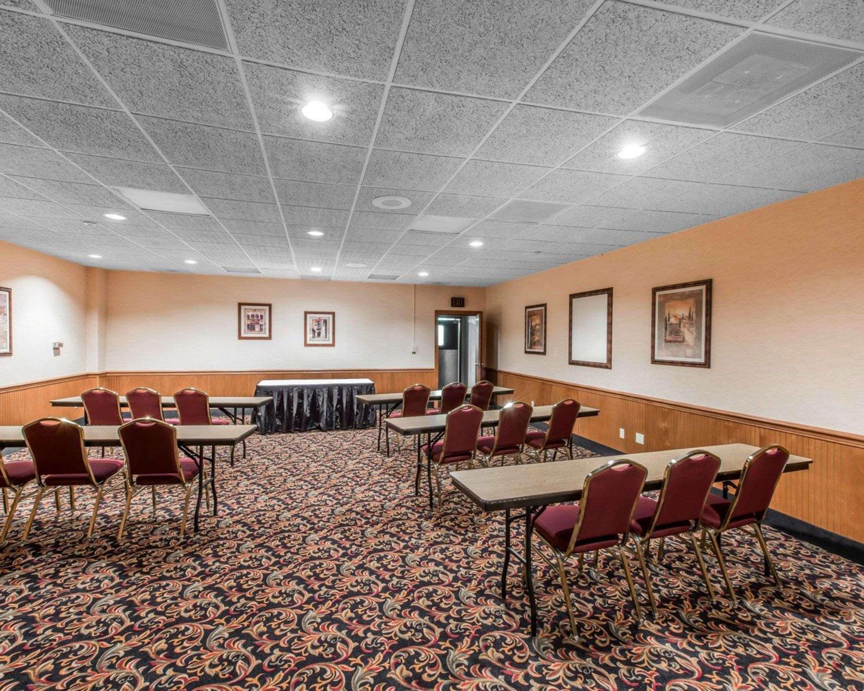 Quality Inn & Suites Conference Center Across From Casino Erie Exterior photo