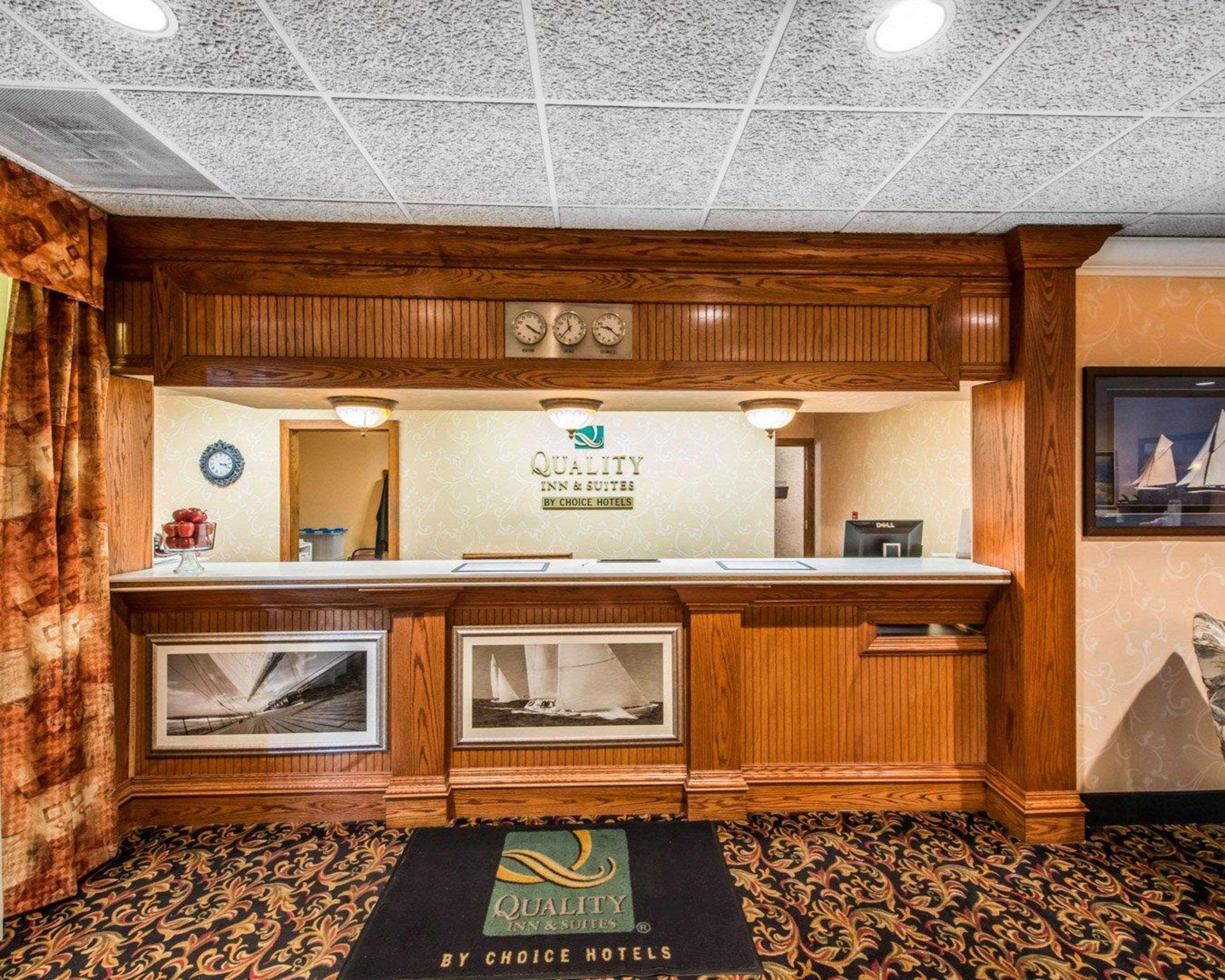 Quality Inn & Suites Conference Center Across From Casino Erie Exterior photo